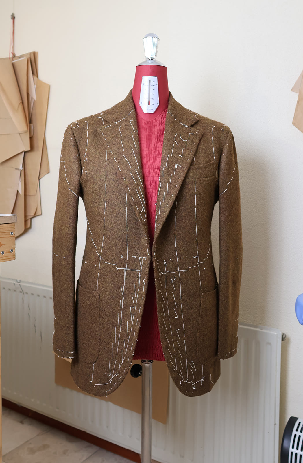 Jasje op mannequin in het atelier