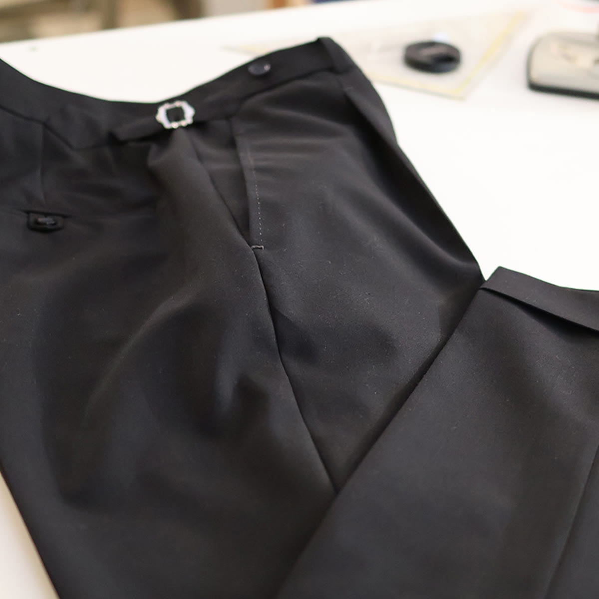 Pantalon tijdens het maakproces